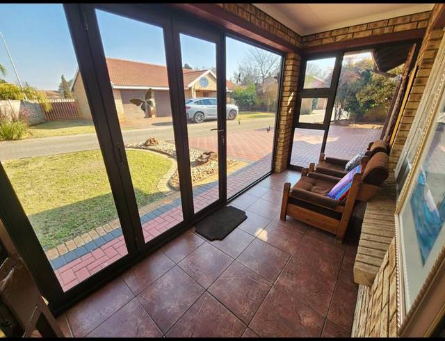 3 BEDROOM PROPERTY TO RENT IN KOOKRUS